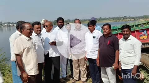 కుల్కచర్ల: కామన్ పల్లి చెరువు తూముకు గండి వృధాగా పోతున్న నీరు, దగ్గరుండి మరమ్మతులు చేయించిన అధికారులు, నాయకులు
