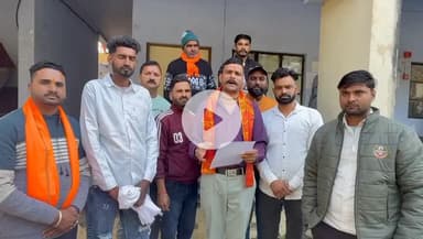 चकराता: मृत गोवंश के अवशेष कटान पर प्रतिबंध लगाने की मांग को लेकर रुद्र सेना ने तहसील मुख्यालय में किया प्रदर्शन