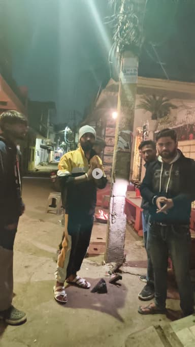 खेरली फाटक सरस्वती कॉलोनी मंगलआश्रम बालाजी के पास खंबा पूरी तरीके से गिरने वाला है किसी भी प्रकार की दुर्घटना हो सकती है