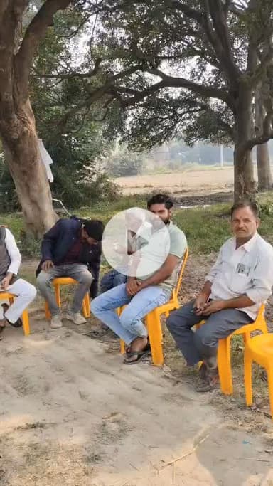 पट्टी:ग्राम दुकरा में नितिन सिंह व आकाश सिंह के बाबाजी के आकस्मिक निधन पर जिलाध्यक्ष दिनेश तिवारी ने घर पहुंचकर शोक संवेदना व्यक्त किया।