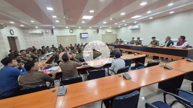 जहानाबाद: समाहरणालय सभाकक्ष में मासिक अपराध गोष्ठी का आयोजन, एसपी ने थानों के कार्यों की समीक्षा की