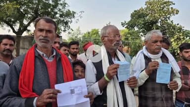 जतारा: किसानों ने खाद की परेशानी और कालाबाजारी के आरोप लगाए, जांच अधिकारी बोले- जांच जारी है