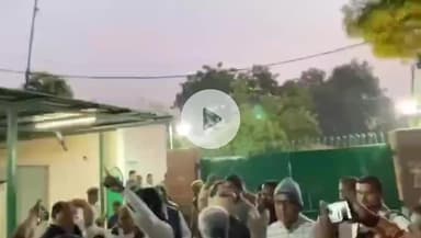 पटना ग्रामीण: राबड़ी आवास के बाहर रोहिणी आचार्य प्रकरण पर राजद समर्थकों का प्रदर्शन, संजय यादव के खिलाफ नारेबाजी