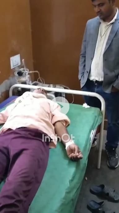 सफीपुर: सफीपुर क्षेत्र में अजगर रेस्क्यू के दौरान वनकर्मी घायल, उंगली में काटा गया, मियागंज सीएचसी में भर्ती