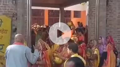 तिलहर: श्री राम कथा और 21 कुंडीय महालक्ष्मी नारायण यज्ञ से पहले निकाली गई कलश यात्रा