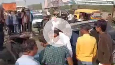 झालरापाटन: झालावाड़ के मामा भांजे चौराहे पर नाले में कार गिरी, लोग बाल-बाल बचे, ढक्कन न होने से हुआ हादसा