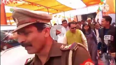 मैनपुरी: मैनपुरी पहुंचे प्रभारी मंत्री नरेंद्र कश्यप ने दिव्यांगों को बांटी ई-साइकिल, दिव्यांगों के चेहरे पर खुशी दिखी