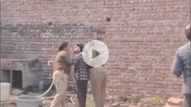 मथुरा: महाविद्या कॉलोनी में नगर निगम और MVDA की बड़ी कार्रवाई, अवैध निर्माण पर चला बुलडोजर, 2 मकान ढहाए, विरोध पर टीम लौटी