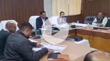 जगदलपुर: बस्तर कमिश्नर ने स्कूलों, आंगनबाड़ी और उपस्वास्थ्य केंद्र में विद्युतीकरण एवं पेयजल व्यवस्था सुनिश्चित करने के दिए निर्देश