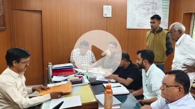 बाड़मेर: घरेलू आवेदकों के विद्युतीकरण कार्यों की प्रगति की समीक्षा के लिए बैठक आयोजित हुई