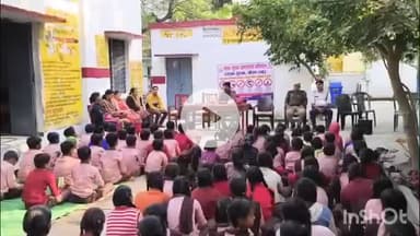 हरदोई: जूनियर हाईस्कूल सकतपुर में ट्रैफिक इंस्पेक्टर प्रमोद कुमार यादव ने स्कूली बच्चों को सड़क सुरक्षा नियम बताए