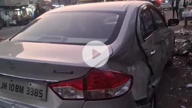 बगोदर: जीटी रोड गैडा सोनतुरूपी के पास ट्रक और कार की टक्कर, कोई हताहत नहीं