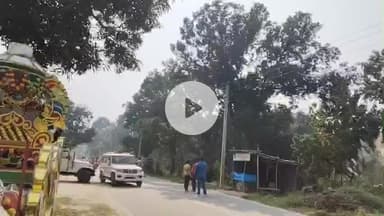 महाराजगंज: श्रीराम चौराहे पर हाईटेंशन तार के पास लटक रही पेड़ों की डालियों को विद्युत विभाग ने कटवाया