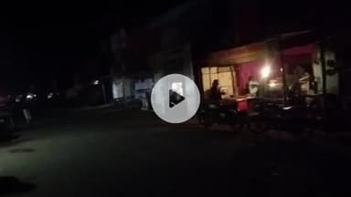 कैरो: कैरो बाजार टांड़ में ट्रांसफॉर्मर खराब, 5 दिनों से बिजली गुल, मोमबत्ती के सहारे रातें