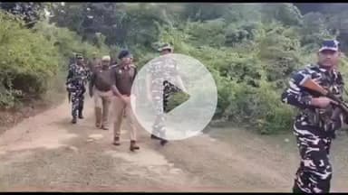 बलरामपुर: इंडो-नेपाल बॉर्डर पर सुरक्षा व्यवस्था को सुदृढ़ बनाने के लिए एसएसबी और पुलिस ने की पैदल गश्त, चलाया गया चेकिंग अभियान