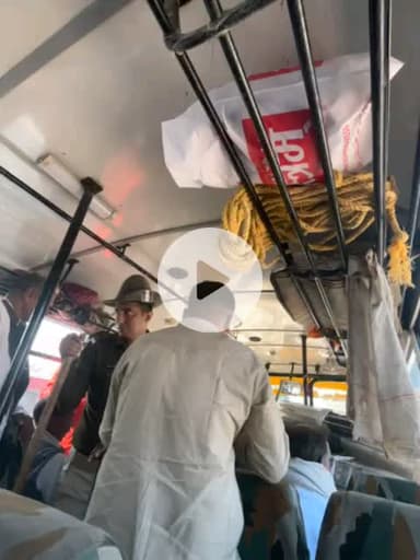 इंकलाब जिंदाबाद का नारा बुलंद करते युवा, किसानों के मुआवजे की मांग को लेकर गिरफ्तारियां