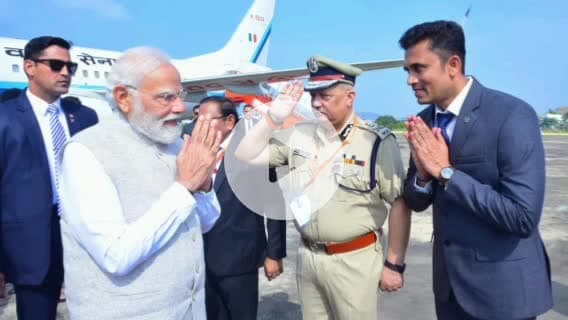 రాప్తాడు: పుట్టపర్తిలో సత్యసాయి జయంతిలో పాల్గొనేందుకు వచ్చిన దేశ ప్రధాని నరేంద్ర మోడీకి స్వాగతం పలికిన ఎమ్మెల్యే పరిటాల సునీత