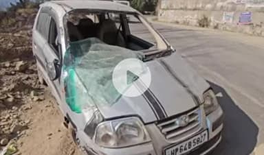 सोलन: सोलन-राजगढ़ रोड पर कार दुर्घटनाग्रस्त, चालक को आई हल्की चोटें