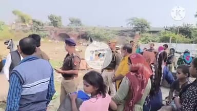 मैनपुरी: सीओ सिटी ने नगर पालिका के अधिकारियों के साथ मुस्लिम लोगों से SIR को लेकर की मुलाकात