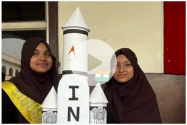 सुल्तानपुर: सुल्तानपुर जी.एल.ए. स्कूल में कला-विज्ञान प्रदर्शनी आयोजित, छात्रों ने चंद्रयान मिशन और सामाजिक विज्ञान पर मॉडल दिखाए