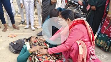 बिधूना: बेला क्षेत्र के दिबियापुर रोड पर कार और बाइक में हुई टक्कर, बाइक सवार महिला घायल