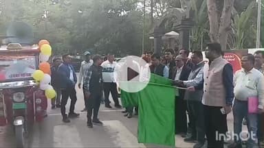 मुंगेर: समाहरणालय के पास पुरुष नसबंदी पखवाड़ा जागरूकता रथ को हरी झंडी दिखाकर रवाना किया गया