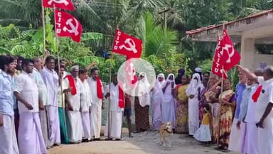 பேராவூரணி: சொன்னபடி சாலைகளை சீரமைக்கணும் : பேராவூரணி அருகே மறியலில் ஈடுபட்ட கம்யூனிஸ்ட் கட்சியினர்