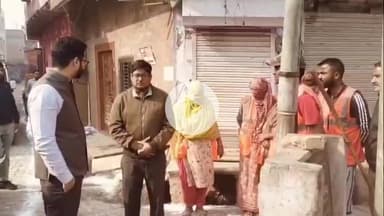 मथुरा: नगर आयुक्त ने वार्ड नंबर 18 जनरल गंज का निरीक्षण किया, लापरवाही पर सफाई व्यवस्था दुरुस्त करने के दिए कड़े निर्देश