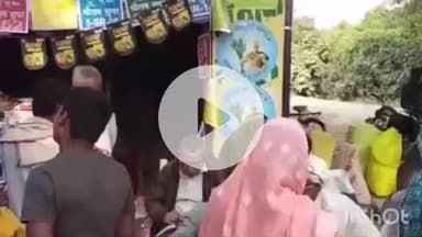 नावकोठी: नावकोठी में रबी फसल के लिए अनुदानित बीज लेने हेतु दुकान पर उमड़ी किसानों की भीड़