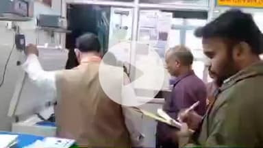 बलरामपुर: स्वास्थ्य निदेशक ने संयुक्त चिकित्सालय का किया निरीक्षण, अस्पताल की लापरवाही और कई अनियमितताएं मिलीं, जताई नाराजगी