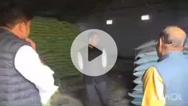 बलरामपुर: जिलाधिकारी ने पीसीएफ गोदाम घुसाह का किया औचक निरीक्षण