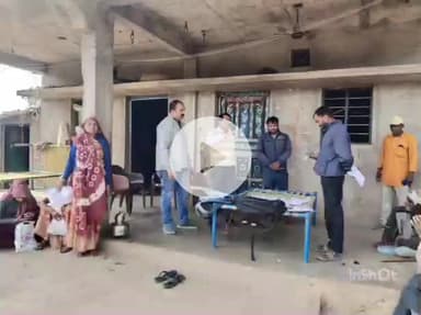 झाबुआ: तहसीलदार ने मतदान केंद्रों का किया निरीक्षण, दिए आवश्यक निर्देश