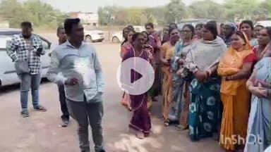 दुर्ग: यौन शोषण मामले में भिलाई-3 थाना के बाहर धरने पर बैठे पार्षद, कहा- निगरानीशुदा बदमाश ने मेरी छवि धूमिल की