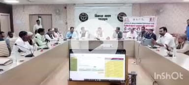 बहराइच: बहराइच में डीएम ने किसानों से कहा- पराली प्रबंधन में कृषि उपकरणों का उपयोग कर अतिरिक्त आय प्राप्त करें