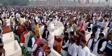 पटना ग्रामीण: प्रधानमंत्री नरेंद्र मोदी शपथ ग्रहण समारोह में शामिल होने हेलीकॉप्टर से गांधी मैदान पहुंचे