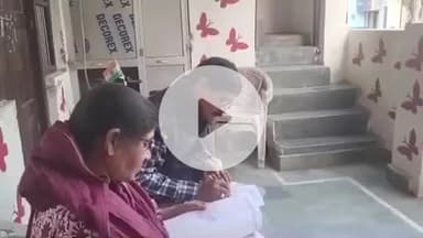 जौनपुर: रूहाट्टा वार्ड में मतदाता पुनरीक्षण अभियान के तहत आज वी एल ओ फॉर्म कलेक्ट करने पहुंची