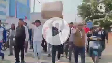 सोनीपत: बिजली विभाग से निकाले गए कर्मचारियों का पार्षद संजय बड़वासनिया के नेतृत्व में विरोध प्रदर्शन