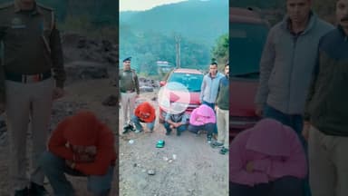 कुनिहार मै कार  सवार 03 युवक  गाड़ी में चिट्टा/हेरोइन पकड़ा comment box