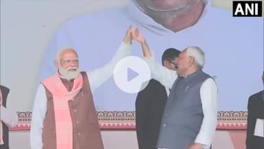 पटना: #नीतीश कुमार  दसवीं बार #मुख्यमंत्री की शपथ ली। NDA ने विधानसभा चुनाव में 243 में  202 सीटें जीतकर सत्ता में वापसी