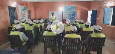 अमदाबाद :- ट्राय सम भवन अमदाबाद में 30 राजमिस्त्रियों का दस दिवसीय प्रशिक्षण शुरू।