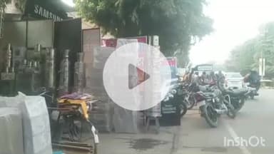 औरैया: दुकानों के बाहर अतिक्रमण से यातायात बेहाल, पालिका के अभियानों का नहीं पड़ रहा असर, आम जनता को हो रही समस्या