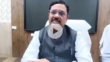 औरैया: ककोर मुख्यालय पर DM डॉक्टर इंद्रमणि त्रिपाठी ने सर्वे को लेकर दी जानकारी, कहा- इन बिंदुओं के आधार पर भरें फार्म