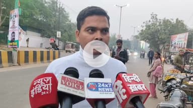 सड़क के गड्ढे‌‌ पर बुंदेलखंड इंसाफ सेना ने रोंपें पपीता व आम के पौधें, सड़क गड्ढा मुक्त न होने पर करेंगे आंदोलन, 
               आपका ए एस नोमानी