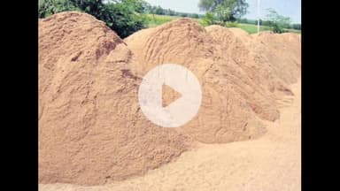 పాలకుర్తి: అక్రమ ఇసుక రవాణా చేస్తున్న లారీని పట్టుకుని సీజ్ : మైన్స్ జియాలజీ సహాయ సంచాలకులు శ్రీనివాస్