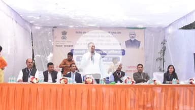 बहराइच: जिला उद्योग केंद्र परिसर में आयोजित 'आपकी पूंजी आपका अधिकार' जागरूकता शिविर का शुभारंभ सीडीओ ने किया