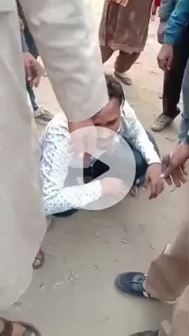 धामपुर: नहटौर ब्लॉक के गेट के सामने रोडवेज बस की चपेट में आने से बाइक सवार घायल