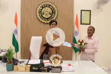 झाबुआ: कलेक्टर ने बीएलओ को ईएफ डिजिटाइजेशन में शत-प्रतिशत कार्य पूरा करने पर सम्मानित किया