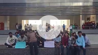 नमहोल: हाइड्रो इंजिनियर कॉलेज बंदला के छात्र पढ़ाई छोड़कर हड़ताल पर बैठे