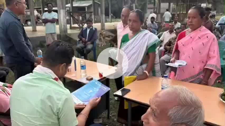বিজনী ভাগ: বৰপথাৰ গাওঁত জ্যেষ্ঠ নাগৰিক সকলৰ সৈতে বিভিন্ন সমস্যা লৈ মত বিনিময় কৰে বিটিচিৰ প্ৰাক্তন কাৰ্যবাহী সদস্য অৰূপ কুমাৰ দে