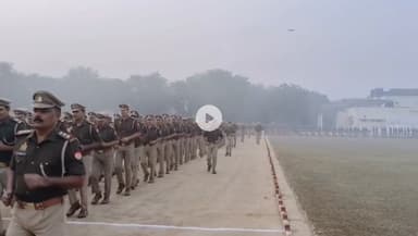 फिरोज़ाबाद: एसएसपी ने शुक्रवार को परेड की सलामी ली, दौड़-कवायद के साथ ड्रिल और बैरकों, भोजनालय का किया निरीक्षण